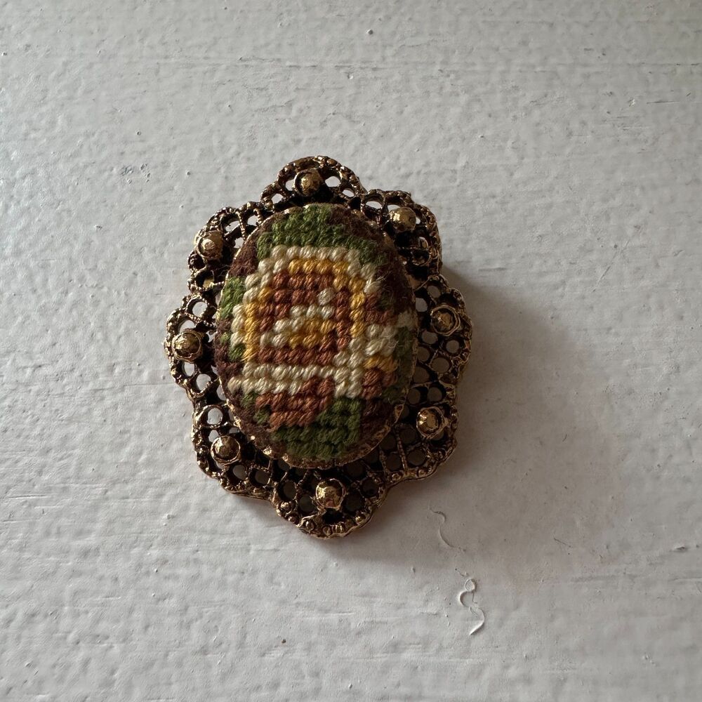 Vintage Petit Point Needlepoint Floral Pin Brooch Oval Gold Tone 1.5"